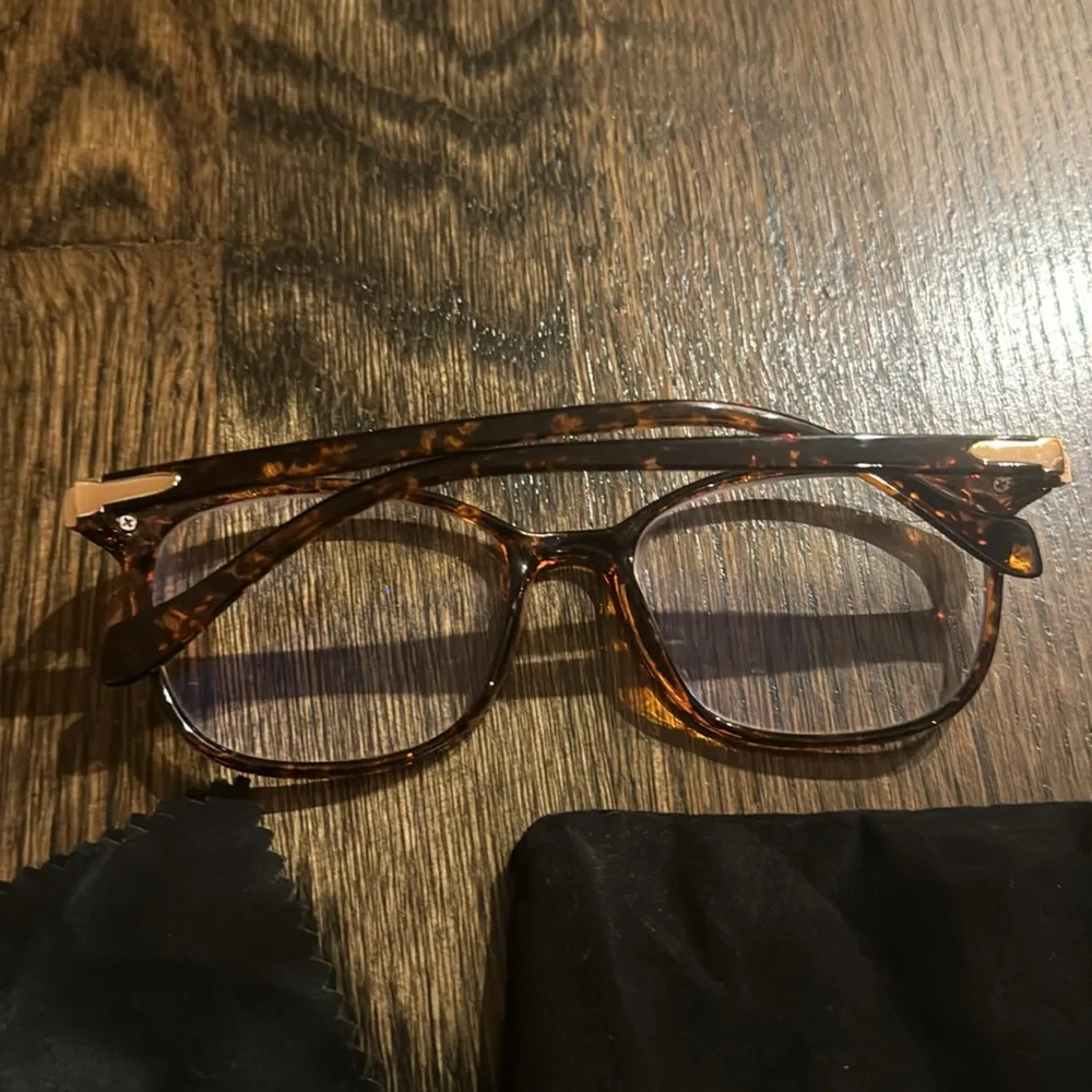 Tortoise Shell Blue Light Glasses - Picture 3 of 3